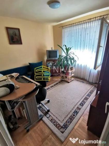 Apartament cu 4 camere decomandat în Sângeorgiu de Mureș