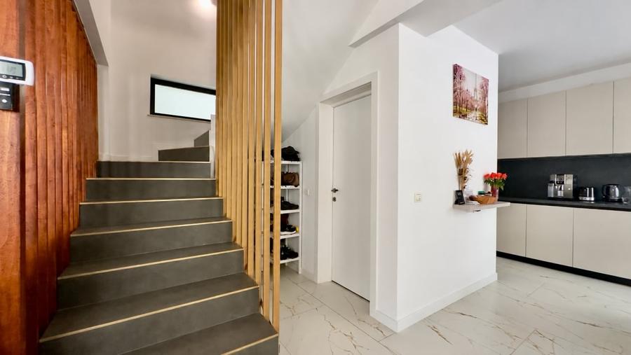 Duplex cu 4 camere cu Canalizare în Nord