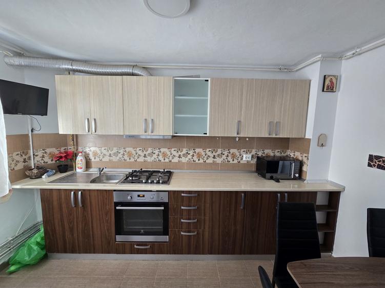 Apartament cu 2 camere decomandat în Micro 6