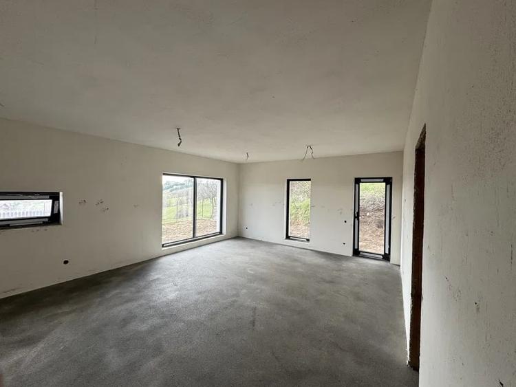 Duplex cu 4 camere cu Canalizare în Feleacu