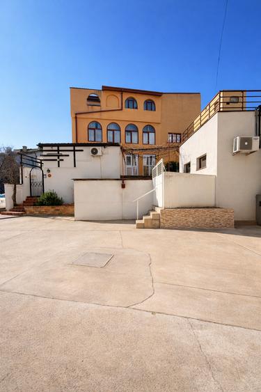 Apartament cu 2 camere semidecomandat, mobilat în Peninsula