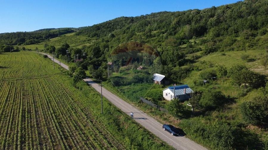 Casă individuală cu 2 camere cu Teren 4162 Mp în Valea Salciei