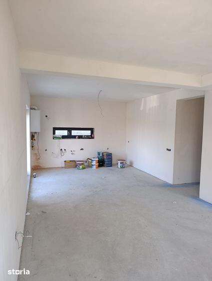 Spațiu comercial, de 1,000 mp, în Sopor
