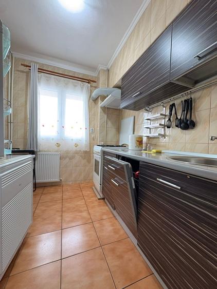 Apartament cu 3 camere semidecomandat, mobilat în Lujerului