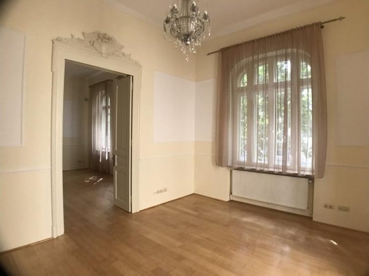 Casă cu 13 camere cu Teren 458 Mp în Armeneasca