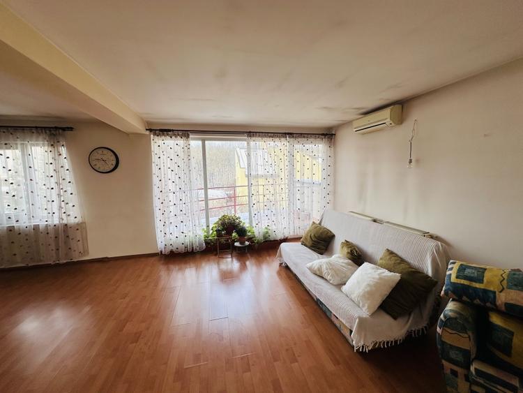 Duplex cu 5 camere cu Canalizare în Roșu