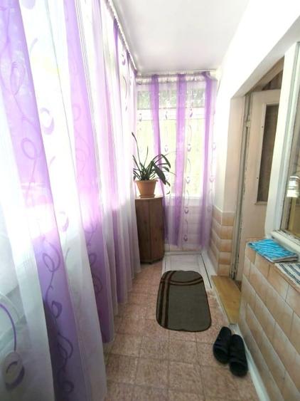 Apartament cu 3 camere decomandat, mobilat în