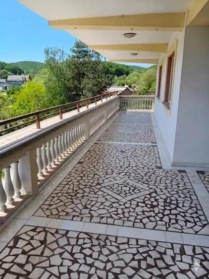 Casă cu 3 camere cu Teren 1600 Mp în Bascov