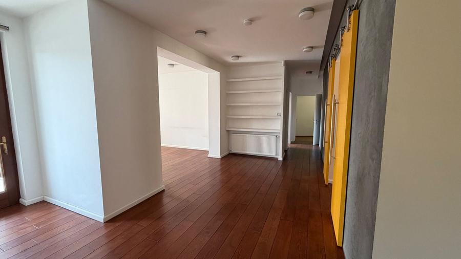 Casă individuală cu 12 camere cu Teren 400 Mp în Kiseleff