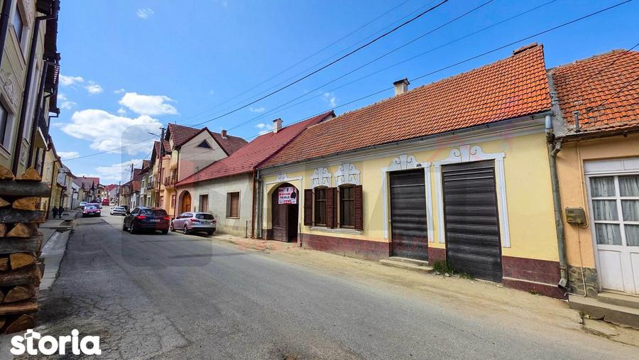 Casă cu 10 camere cu Teren 443 Mp în Poiana Sibiului
