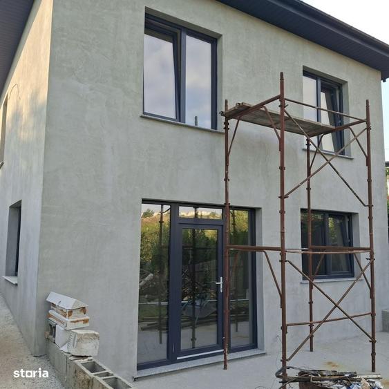 Casă cu 4 camere în Exterior Vest