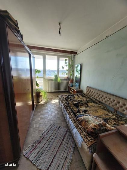 Apartament cu 4 camere semidecomandat în Hipodrom