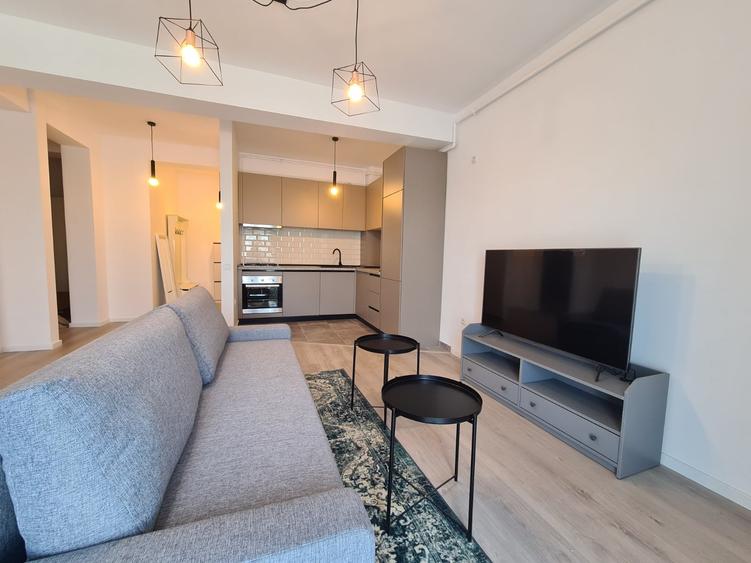 Apartament cu 2 camere semidecomandat, mobilat în Ștefăneștii de Jos