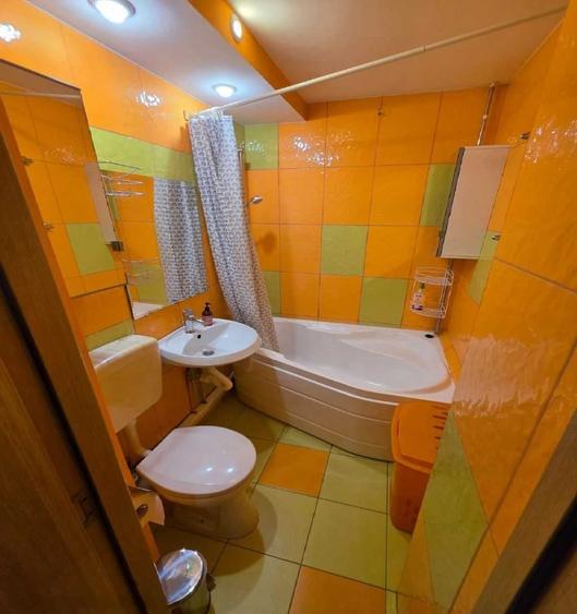 Apartament cu 3 camere semidecomandat în Drumul Taberei