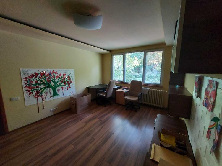 Apartament cu 3 camere semidecomandat în Tineretului