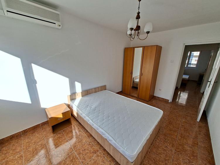 Apartament cu 3 camere semidecomandat în Ștefan cel Mare