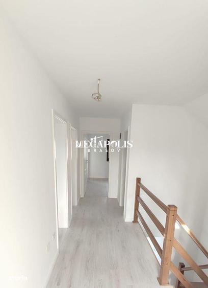 Casă cu 4 camere cu Teren 540 Mp în Sânpetru