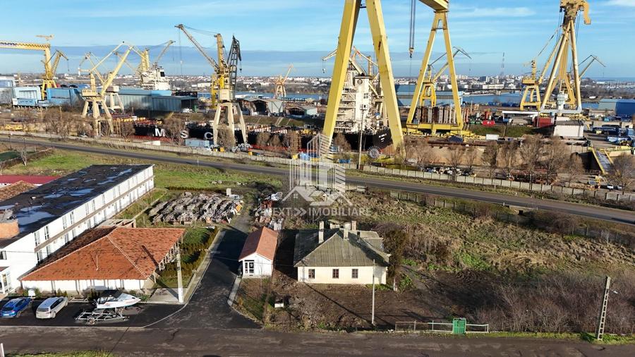Casă individuală cu 8 camere cu Canalizare în Nord