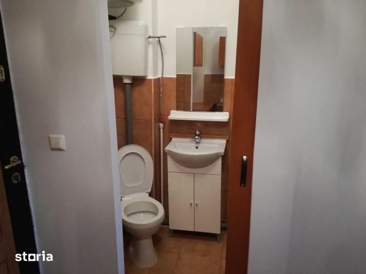 Garsonieră în Est