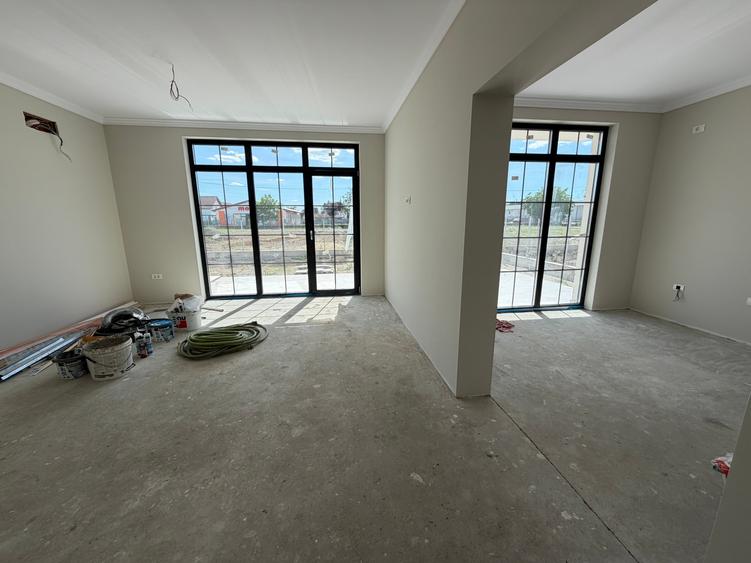Duplex cu 5 camere cu Teren 300 Mp în Dumbrăvița