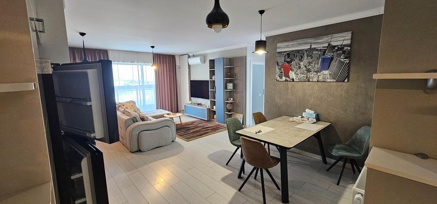 Apartament cu 3 camere semidecomandat în Panduri