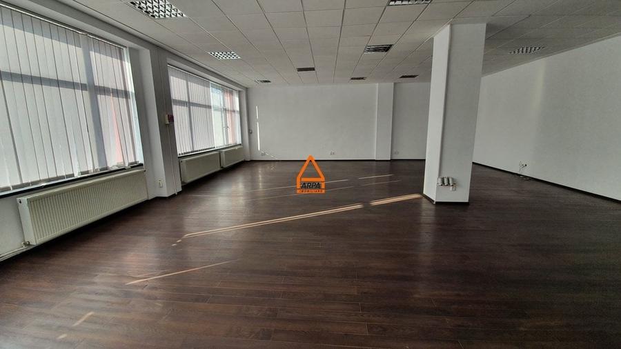 Birou, de 360 mp, în Podu Roș