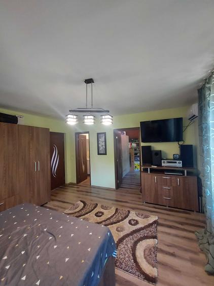 Casă cu 4 camere în Păulești