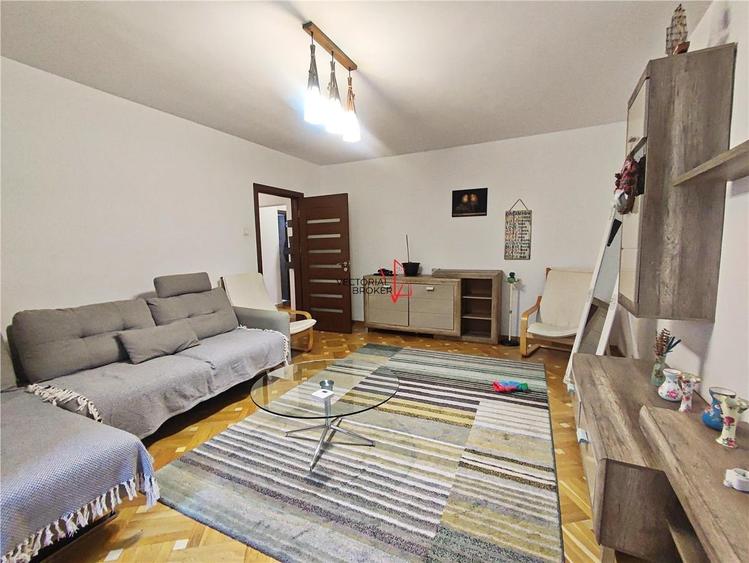Apartament cu 3 camere decomandat, mobilat în Doamna Ghica