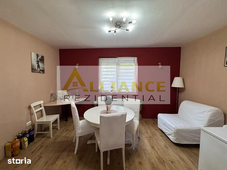 Casă cu 6 camere cu Teren 1086 Mp în Frumușani