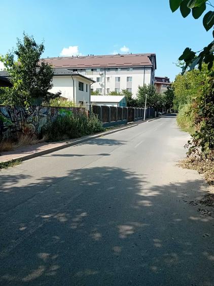 Garsonieră decomandată în Titan