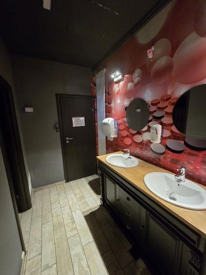 Spațiu comercial, de 200 mp, în Roșu