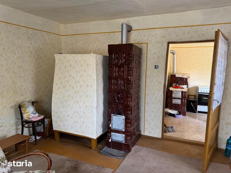 Casă cu 6 camere cu Teren 2271 Mp în Livezile