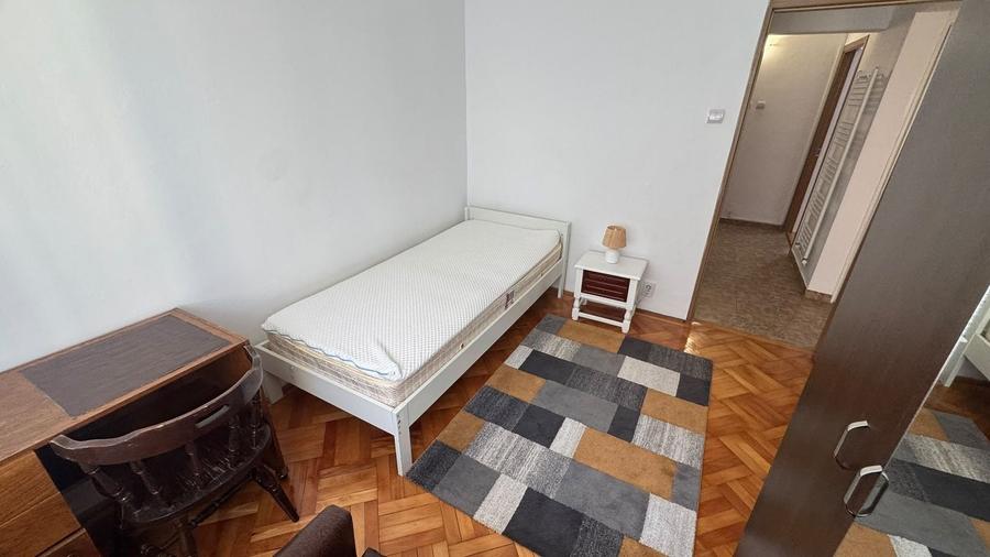 Apartament cu 3 camere decomandat, mobilat în Ștrand
