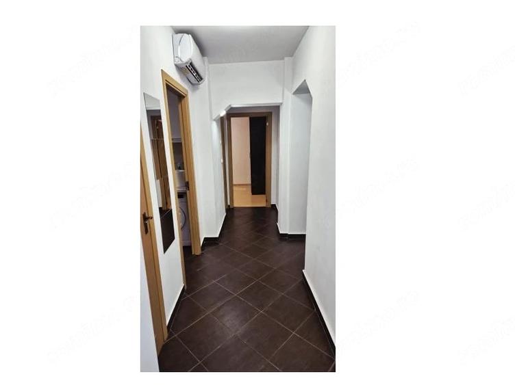 Apartament cu 3 camere decomandat în Tineretului