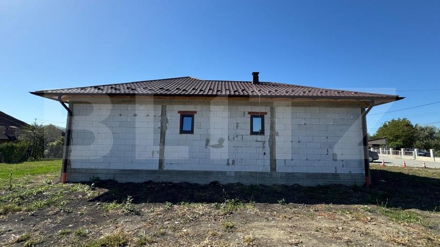 Casă individuală cu 3 camere cu Canalizare în Sud