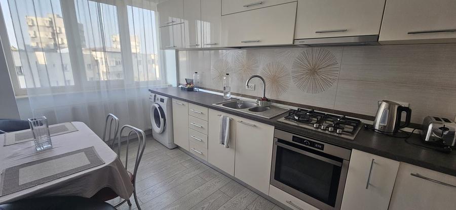 Apartament cu 2 camere decomandat în Rovine
