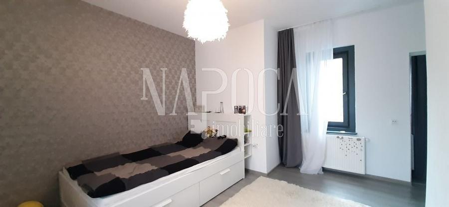 Casă individuală cu 7 camere cu Canalizare în Central