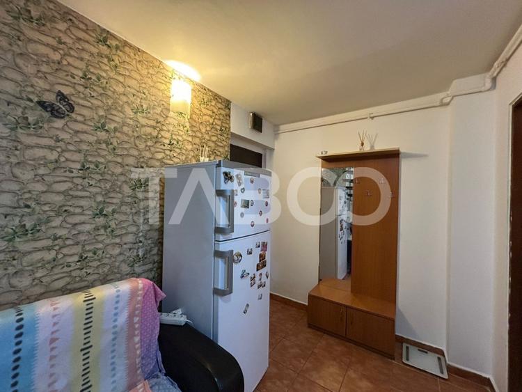 Apartament cu 4 camere decomandat, mobilat în Mihai Viteazul