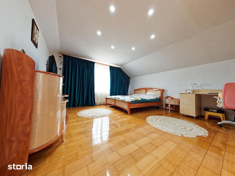 Casă cu 4 camere cu Teren 960 Mp în Central