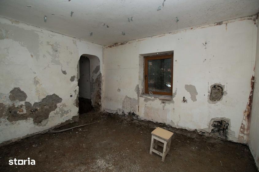 Casă cu 6 camere cu Teren 200 Mp în Central