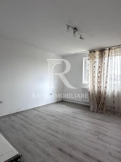 Casă individuală cu 3 camere cu Canalizare în Stracoș