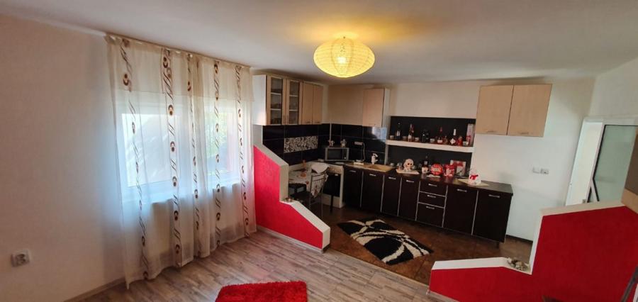 Casă cu 5 camere cu Teren 1080 Mp în Blejoi