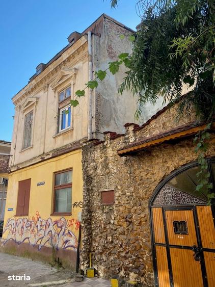 Propun spre vanzare vila in zona zero universitate 308 mp - 1