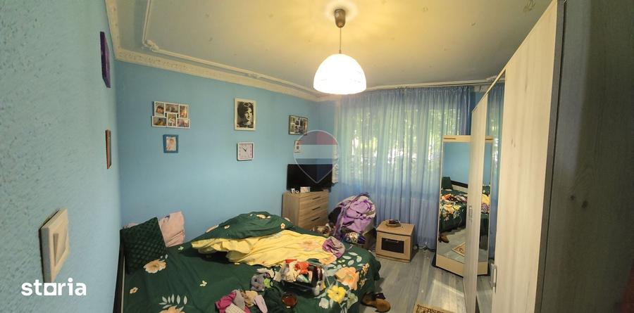 Apartament cu 3 camere decomandat în Berceni