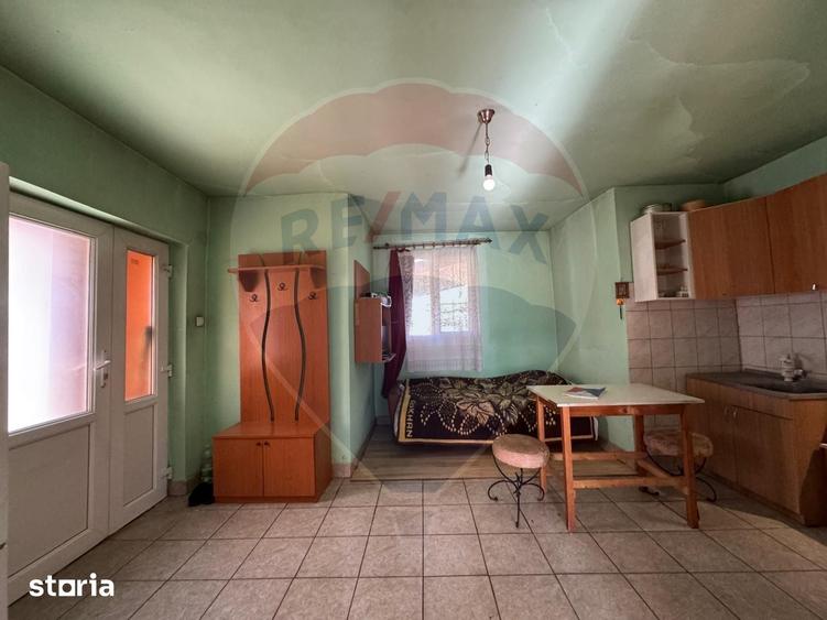 Casă cu 2 camere cu Teren 1172 Mp în Zădăreni