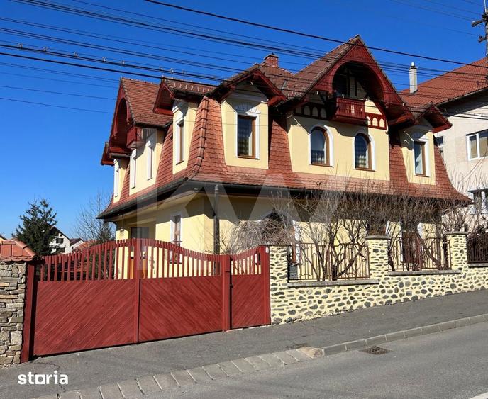 Casă cu 6 camere cu Teren 999 Mp în Ștrand