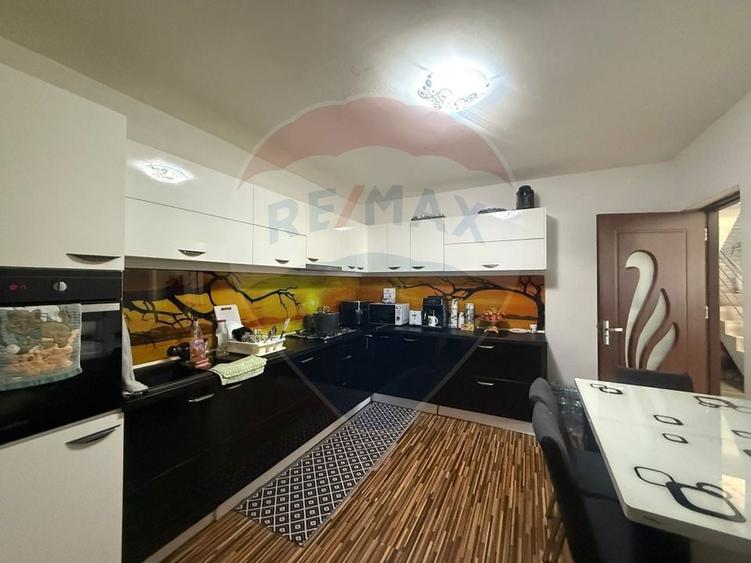 Casă individuală cu 5 camere cu Teren 336 Mp în Șimnicu de Sus