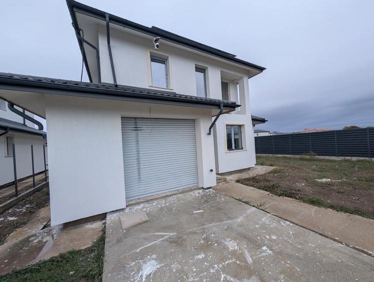 Casă individuală cu 6 camere cu Garaj în Tunari