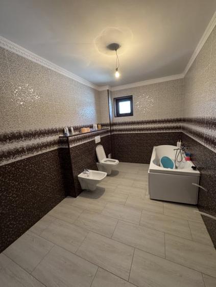 Casă individuală cu 5 camere cu Canalizare în Ultracentral