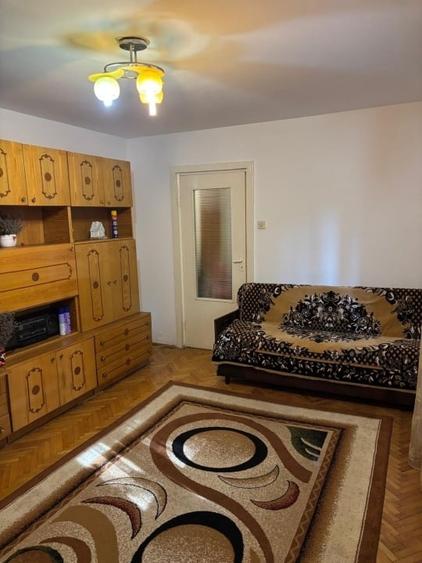 Apartament cu 2 camere semidecomandat, mobilat în Central